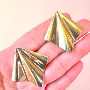 DECO SCONCE 1980’s 80s Retro Vintage Fluted Gold Metal Fashion Clip On Earrings